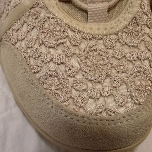 SKECHERS Relaxed Fit Breathe Easy Women's Sz 9 Nat - Picture 7 of 8